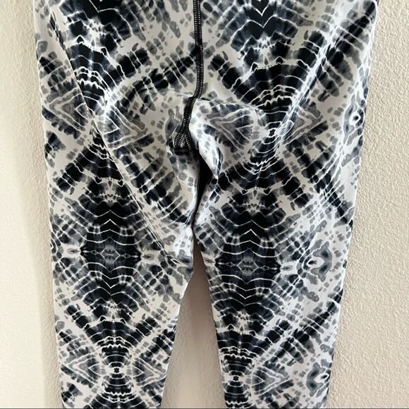 Victoria’s Secret Sport Knockout Tight Neutral Tie Dye Small - Picture 8 of 11